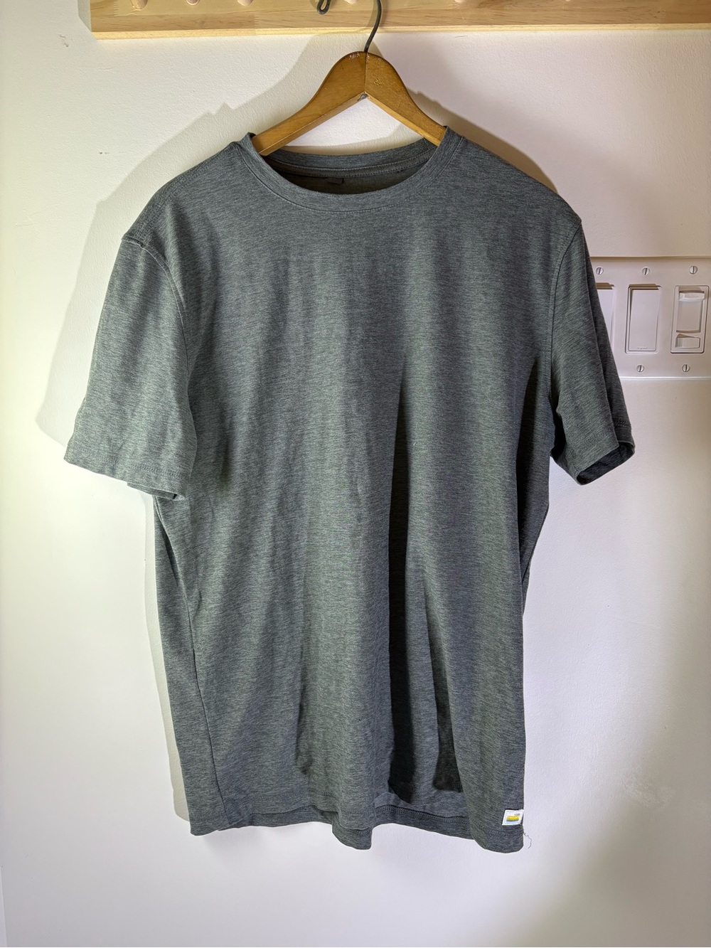 Vuori Men's Short Sleeve Crew Tee - Heather Gray